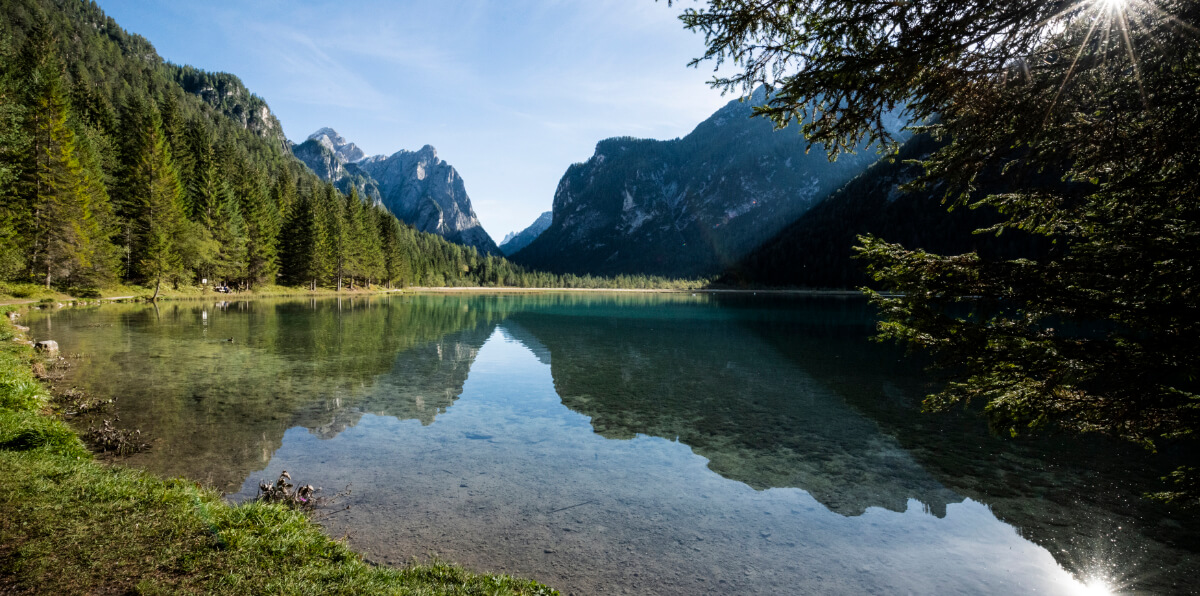 Take you suitcases, ready, GO!