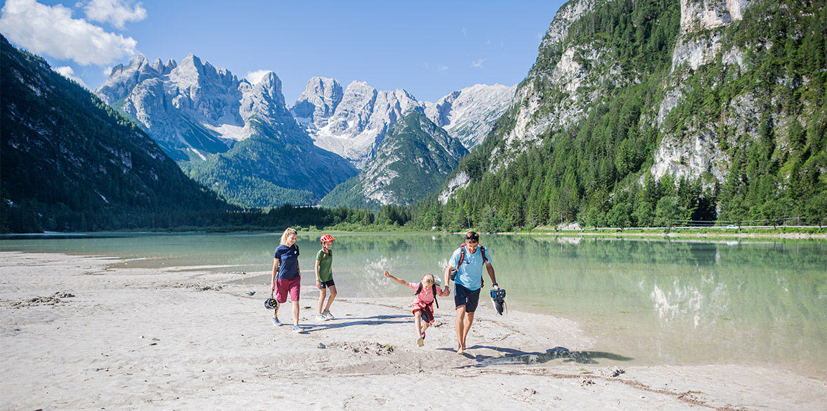 Pack your suitcases! … Ready! … Early summer holiday!